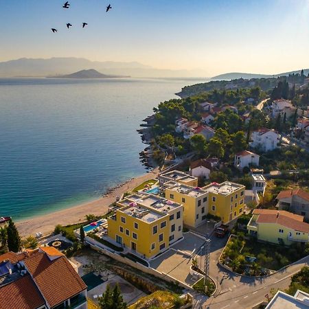 Acadia Beach Villas & Apartments Slatine Luaran gambar